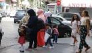 فرحة العيد في لبنان لمن يملك "الفريش دولار"