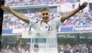 قصة صفقة.. ريال مدريد يقتنص بنزيما من الغريم الأزلي