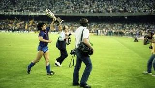 مارادونا يحمل أول لقب لكأس الدوري الإسباني