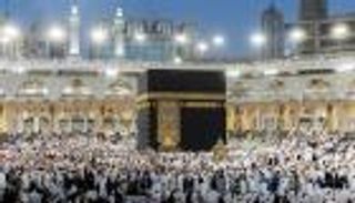 عيد الفطر في السعودية.. آلاف يصلون بالحرمين الشريفين (صور)