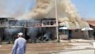 حريق ضخم يلتهم 20 محلا في سوق تونسية