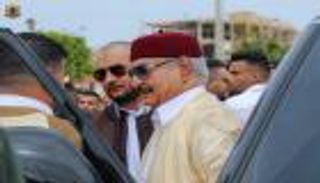 حفتر وسط شباب بنغازي في عيد الفطر.. تكذيب لشائعة الإخوان بوفاته (صور وفيديو)