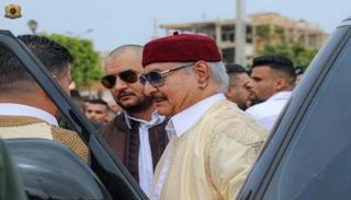 المشير خليفة حفتر بين الشباب في احتفالات العيد 