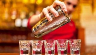 العشرات أصيبوا بتسمم جراء تناول الخمور المغشوشة 