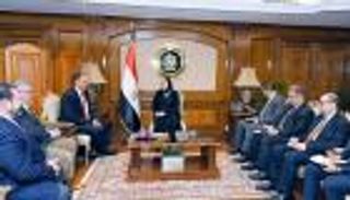 مركز لوجيستي بقناة السويس وعدد وكلاء أكبر.. حضور أقوى لمرسيدس في مصر