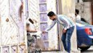 لزيارة الأسرة المتعففة في عيد الفطر.. فريق "عيدية" يجوب مدن الموصل