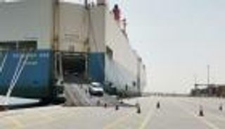 السوق المصري يستقبل 808 سيارات سوزوكي جديدة.. صور من الميناء