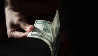 زيادة مرتقبة على سعر فائدة الدولار.. ماذا يعني ذلك؟