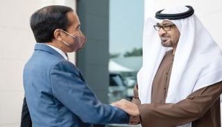 الشيخ محمد بن زايد آل نهيان والرئيس الإندونيسي في لقاء سابق