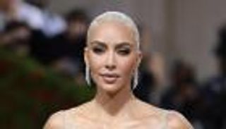 كيم كارداشيان تفقد 7 كيلوجرامات في وقت قياسي.. والجمهور يهاجمها