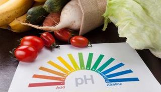 الحمية القلوية لا تقي من مرض السرطان 