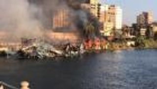 حريقان يلتهمان 10 محلات ومركبا سياحيا في مصر (صور)