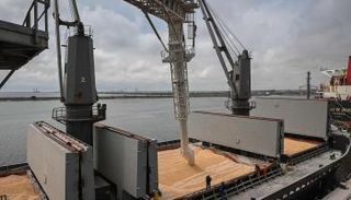 مرفأ روماني مطل على البحر الأسود ينشط في تصدير المحاصيل الأوكرانية