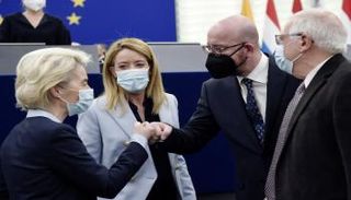 أورسولا فون دير لاين وروبرتا ميتسولا وتشارلز ميشيل وجوزيب بوريل 