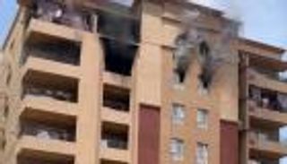 قفز بنجله من الطابق العاشر لإنقاذه من الحريق.. فماتا سويا