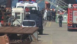 رجال الأسعاف في منطقة الحادث