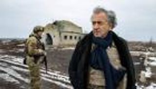 الكاتب الفرنسي برنار هنري ليفي.. ما حقيقة اعتقاله بأوكرانيا؟