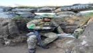 شعاع ضوء بحرب أوكرانيا.. أكاديمي يواصل تدريس طلابه من  الجبهة