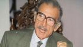 أحمد مظهر.. ليالي أبكت فارس السينما المصرية