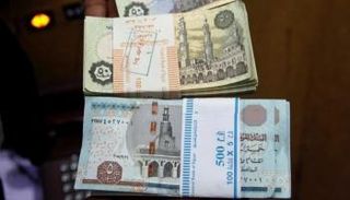 عملات ورقية فئة 50 قرشا و5 جنيهات 0 رويترز