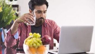 معظم الأشخاص حول العالم يفضلون العمل من المنزل