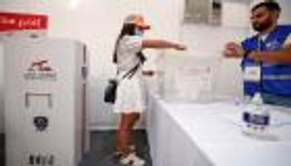 اللبنانيات يخطفن "اللقطة" بانتخابات المغتربين (صور)