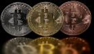 أسعار العملات الرقمية.. انهيار جماعي مشفر وبيتكوين أسفل 35 ألف دولار