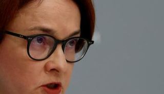 محافظ المركزي الروسي.. امرأة تقود معركة موازية