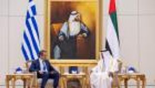 "القابضة" تعقد شراكات استثمارية بقطاعات حيوية في اليونان