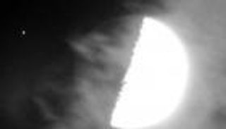 احتجاب 42% من ضوء القمر الليلة.. والسبب نجم "الزباني"