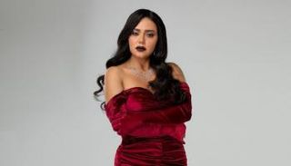 رانيا يوسف خلال جلسة التصوير