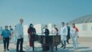 احتفاء بيوم الإمارات الطبي.. فيديو غنائي بمتحف اللوفر أبوظبي