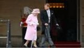 تحذير شديد للملكة إليزابيث.. مطلوب إبعاد "هاري" عن هذا المنصب