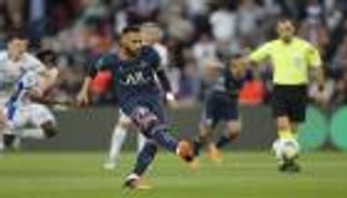 بسبب طلب عائلي.. ركلة جزاء تثير ضحكات نيمار في الدوري الفرنسي