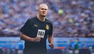 إيرلينج هالاند مهاجم بروسيا دورتموند