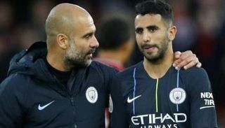 رياض محرز مع جوارديولا مدرب مانشستر سيتي