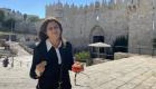 شيرين أبو عاقلة.. أيقونة فلسطين الصحفية تكتب الخبر الأخير بدمائها