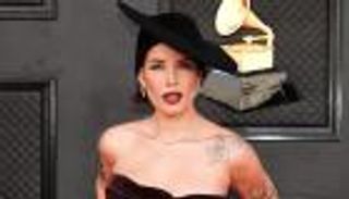 هالزي تكشف إصابتها بحساسية مفرطة تجاه 3000 طعام