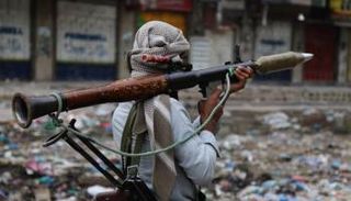 أحد عناصر الإخوان في تعز اليمنية (أرشيفية)