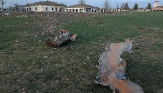 شظايا من استهداف سابق لمدينة أربيل- ا ف ب