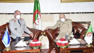 قائد الجيش الجزائري ومدير الأركان العسكرية الدولية للناتو