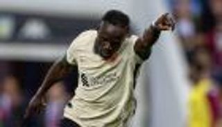 "أنا لا شيء بدون هؤلاء".. ماني يوضح حقيقة رحيله عن ليفربول