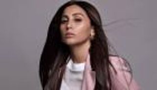 دينا الشربيني تداعب ابنة محمد رمضان (فيديو)