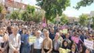 انتشار أمني مكثف قرب برلمان إيران تحسبا لاحتجاجات شعبية