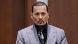 هدنة في حرب جوني ديب وآمبر هيرد.. كيف يقضيها "جاك سبارو"؟