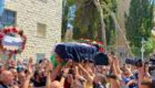 بالإضراب والحداد.. القدس تستعد لوداع أبو عاقلة