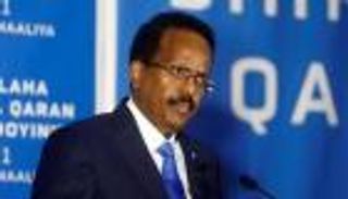 اقتراع رئاسي في "حظيرة طائرات".. هل تنتهي وجبة عاشق الجبن الإيطالي؟