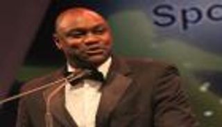 باتريك مبوما.. أسطورة منتخب الكاميرون يعتنق الإسلام (فيديو)