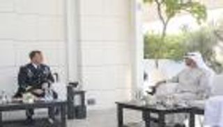 محمد بن زايد يناقش مع قائد القيادة المركزية الأمريكية سبل التعاون
