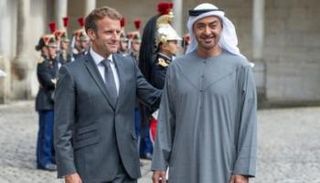 الشيخ محمد بن زايد آل نهيان وماكرون في لقاء سابق